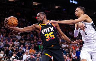 而且在场下 而且在场下